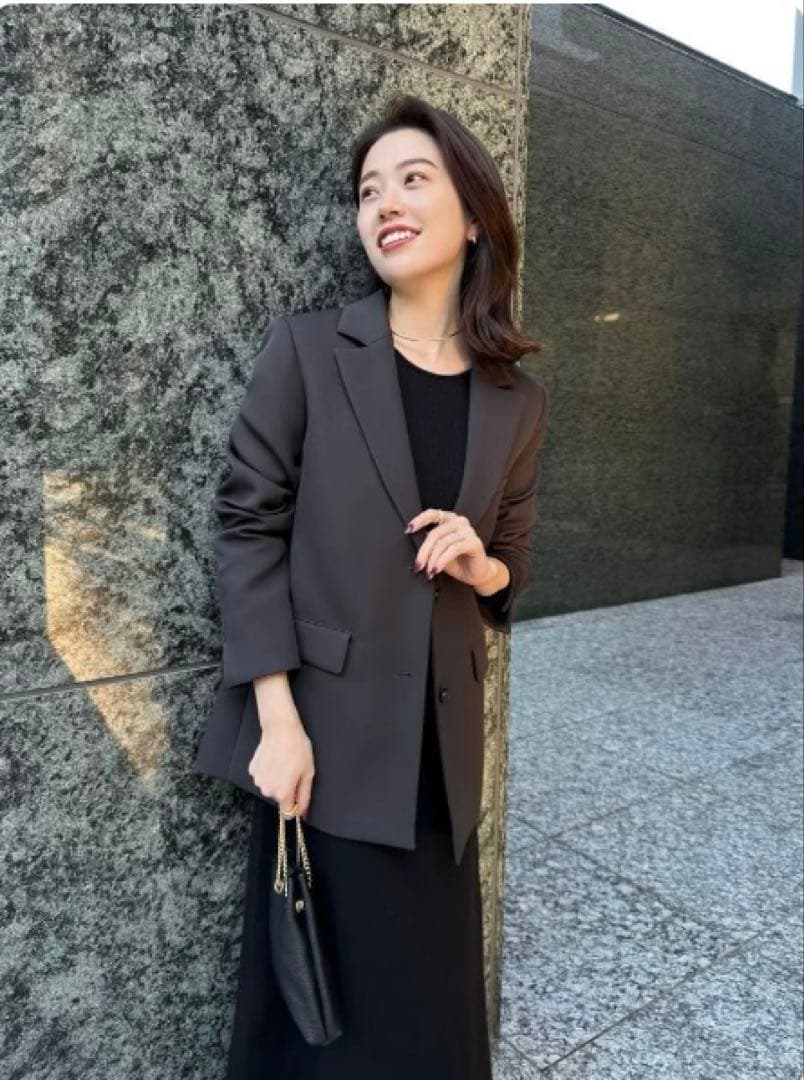 【美品】バックデザインフォルムジャケット チャコールグレー アニュアンス