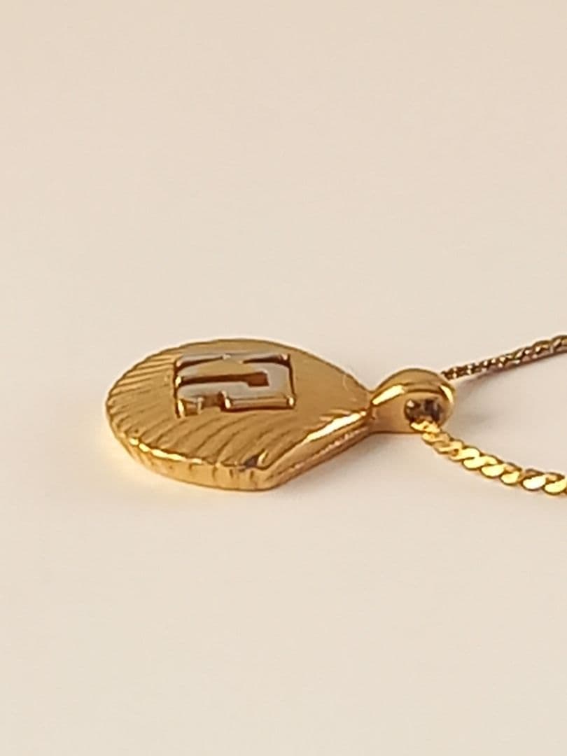 ば*ぁ様 NINA RICCI ニナリッチ NRロゴ ネックレス