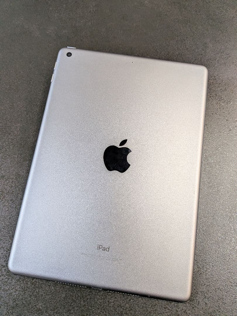 Apple iPad 第6世代　32GB シルバー
