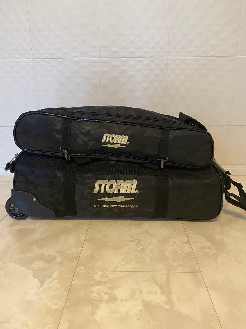 ボウリング2個とSTORM ボウリング用バッグ 3球収納