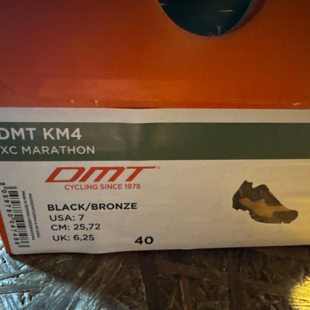 DMT KM4 40サイズ Black/Bronze