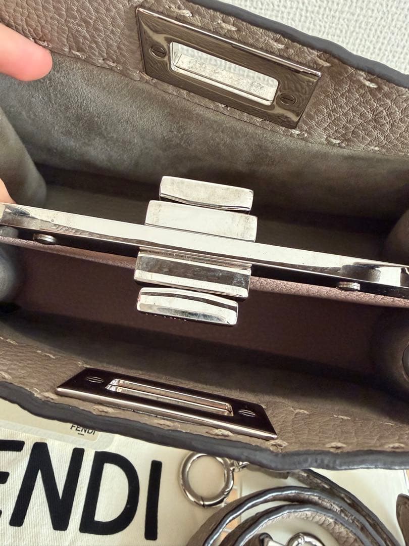 FENDI セレリア ピーカブー アイシーユー スモール コルダ