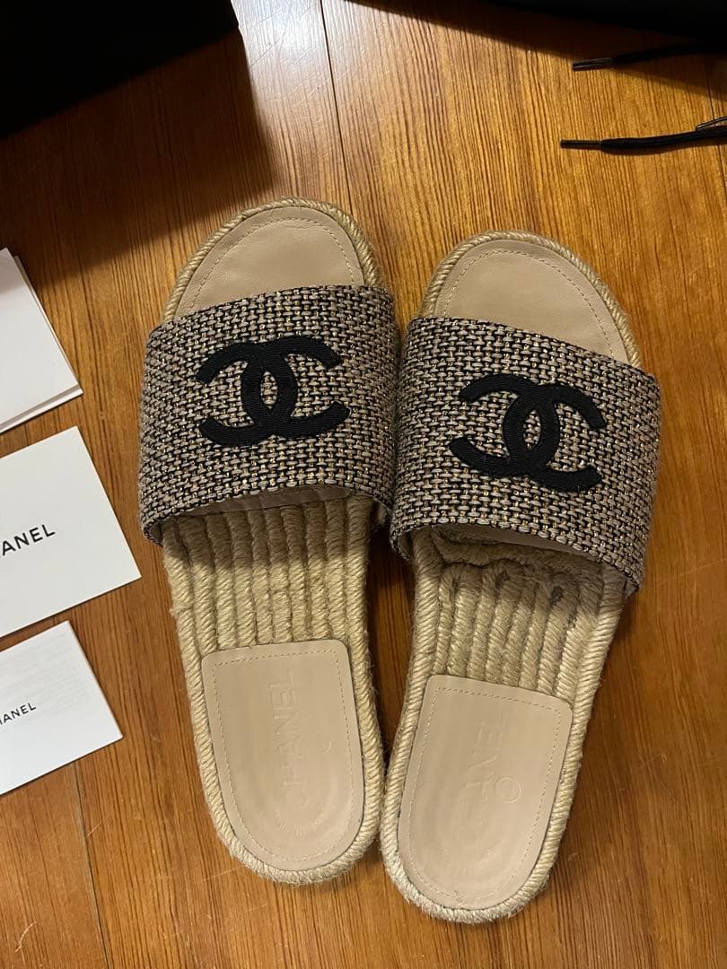 CHANEL ロゴ入りスライドサンダル