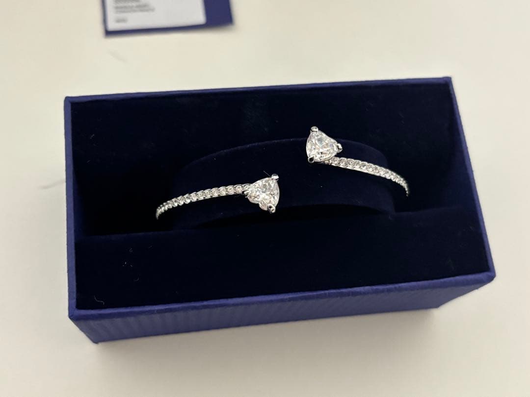 SWAROVSKI Mesmera バングル