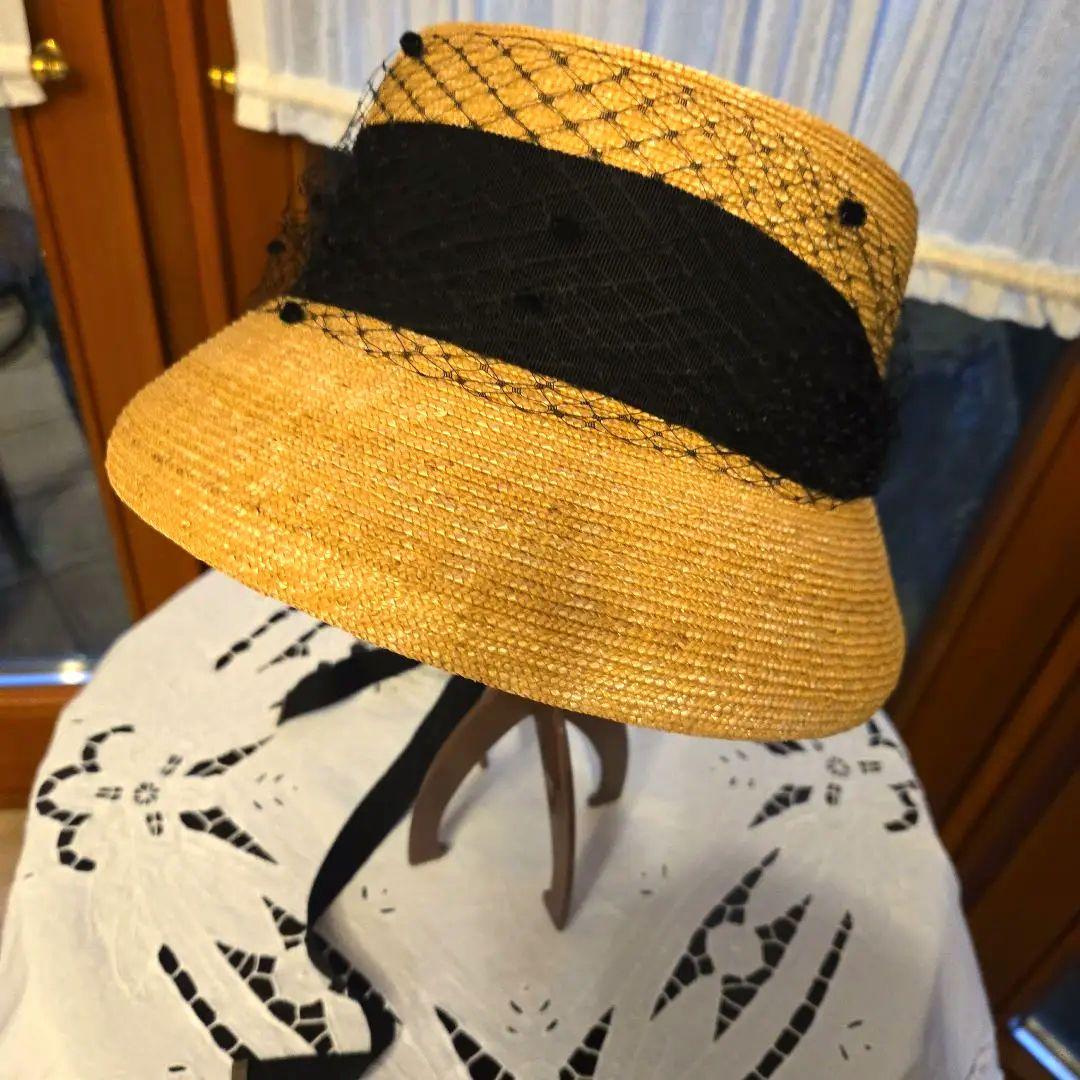 ベージュ 麦わら帽子 黒いネット装飾