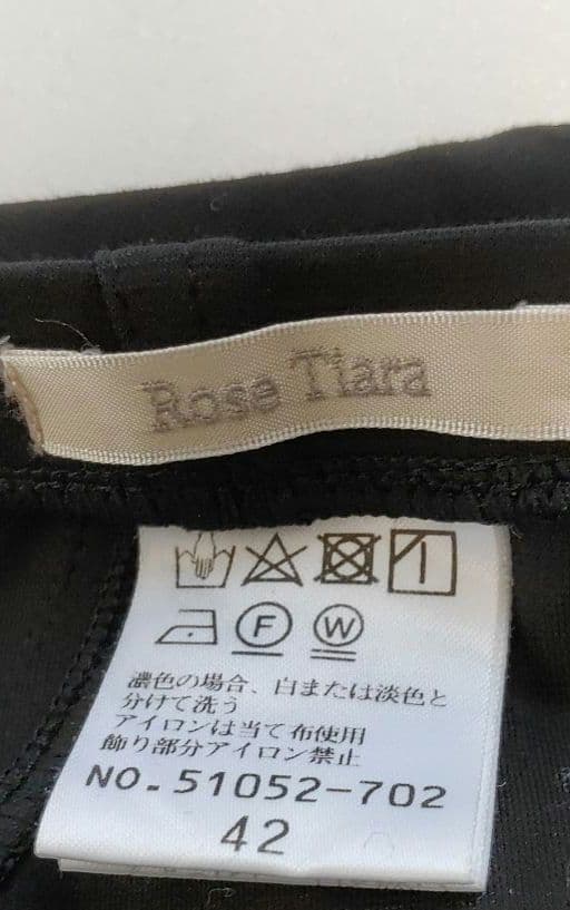 お値下げ！【✨未使用品✨】ローズティアラ　裾元にリボン付いたパンツ