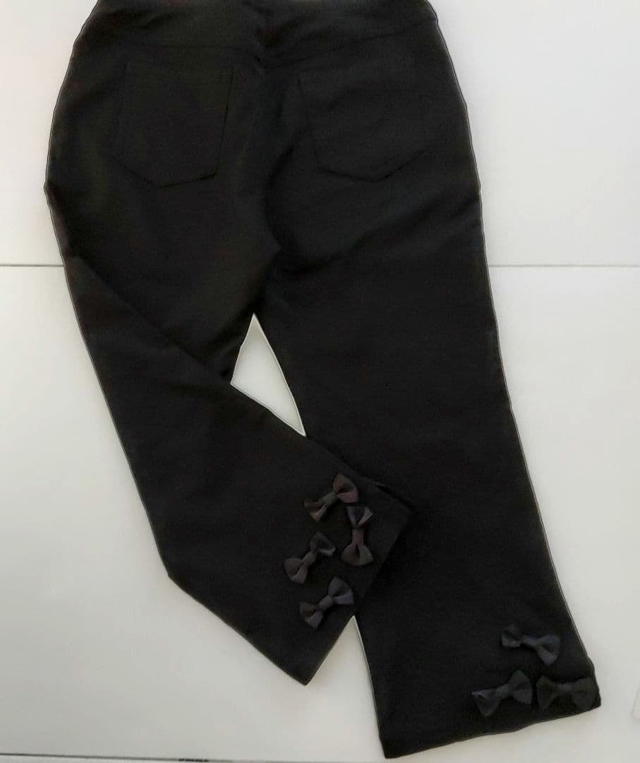 お値下げ！【✨未使用品✨】ローズティアラ　裾元にリボン付いたパンツ