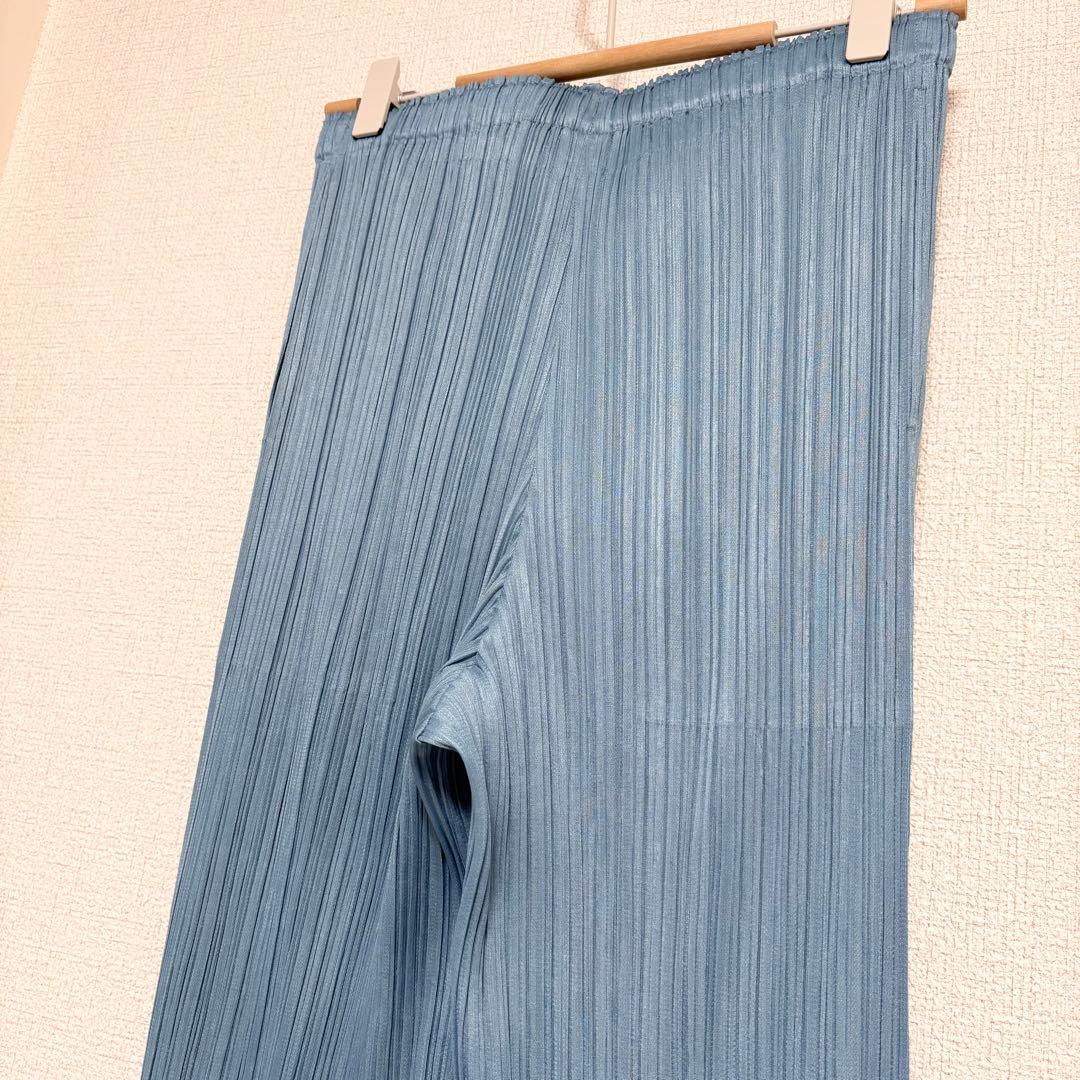 近年モデル　プリーツプリーズ　ロングパンツ　ポケット　ライトブルー　サイズ4