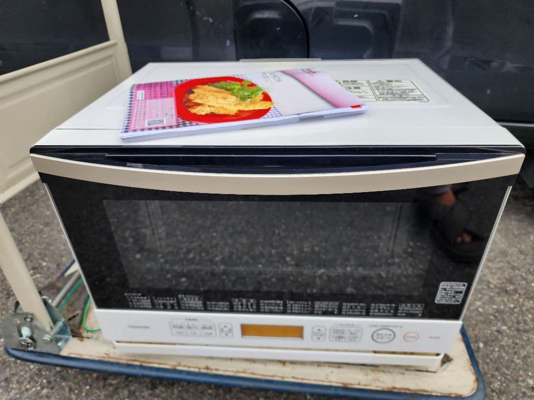 東芝 加熱水蒸気オーブンレンジ 26L 石窯ドーム グランホワイトER-ND8