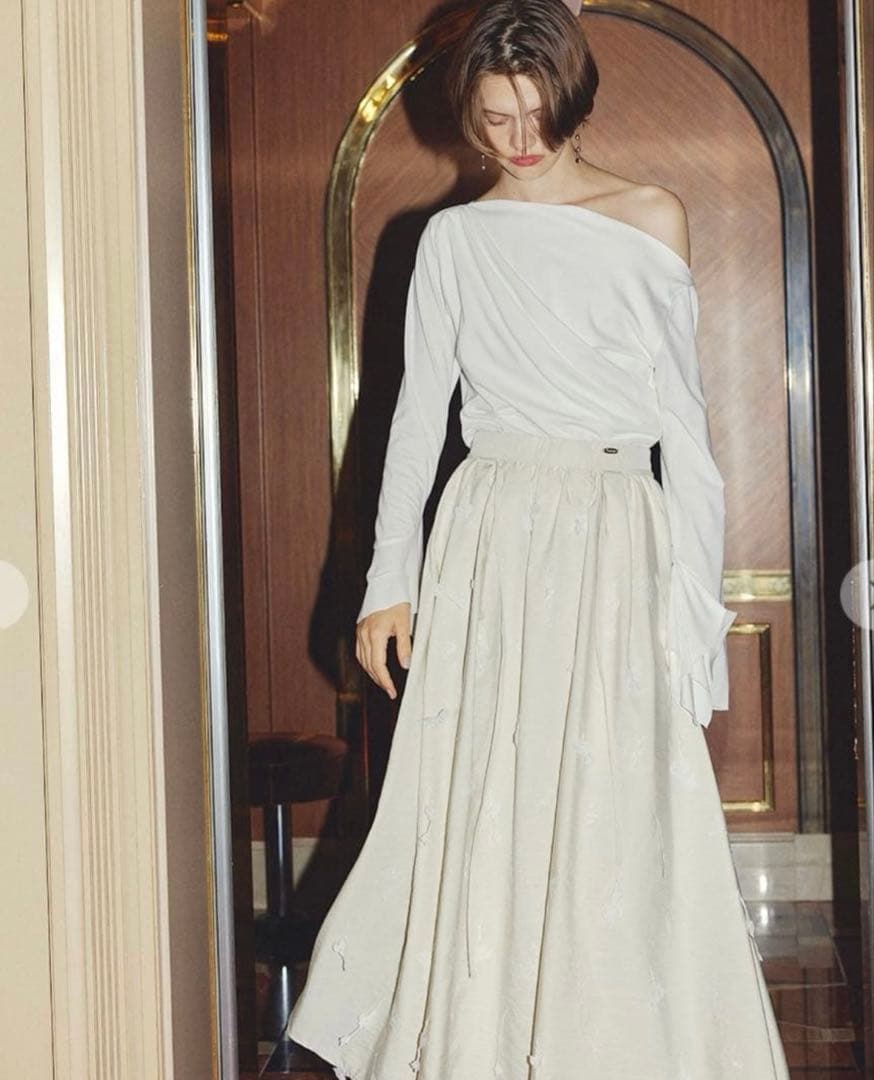 Aimeine　ドレープネックカフススリーブトップス　エメイン