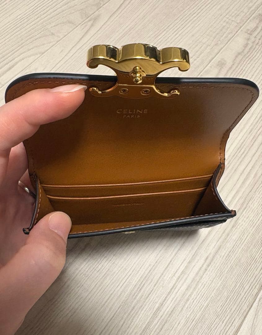 【ほぼ未使用】CELINE トリオンフフラップ付きカードホルダー