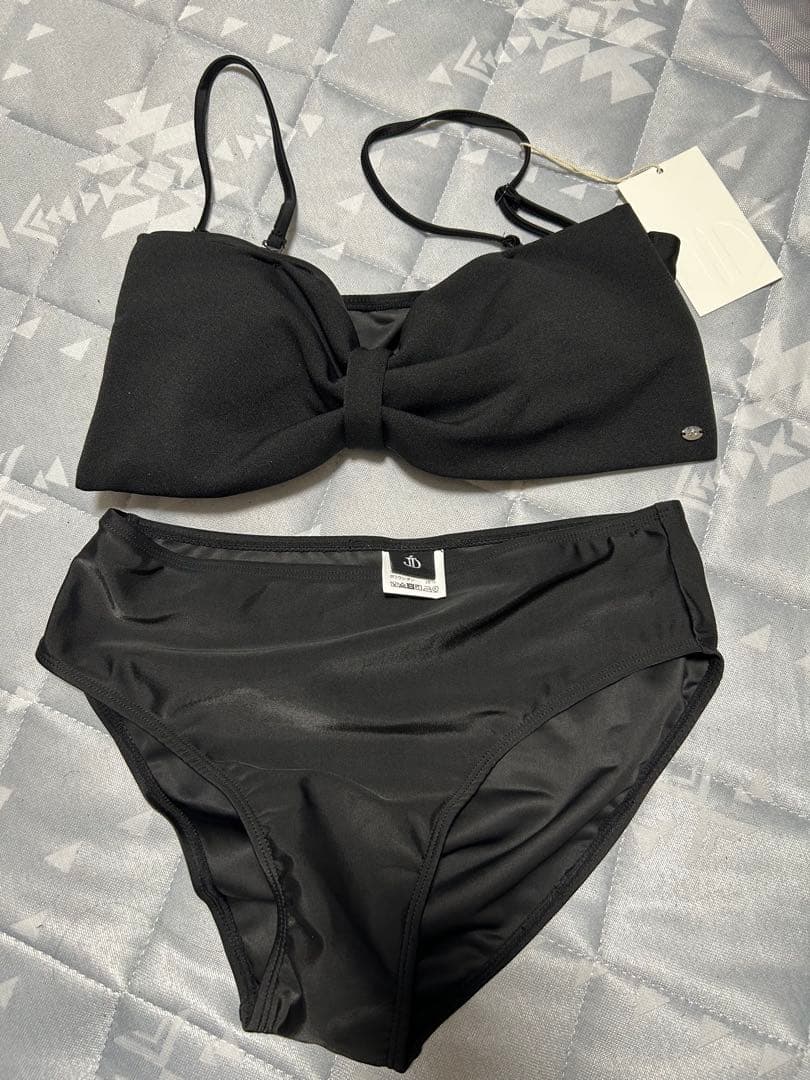 ブラックリボン付きセパレート水着