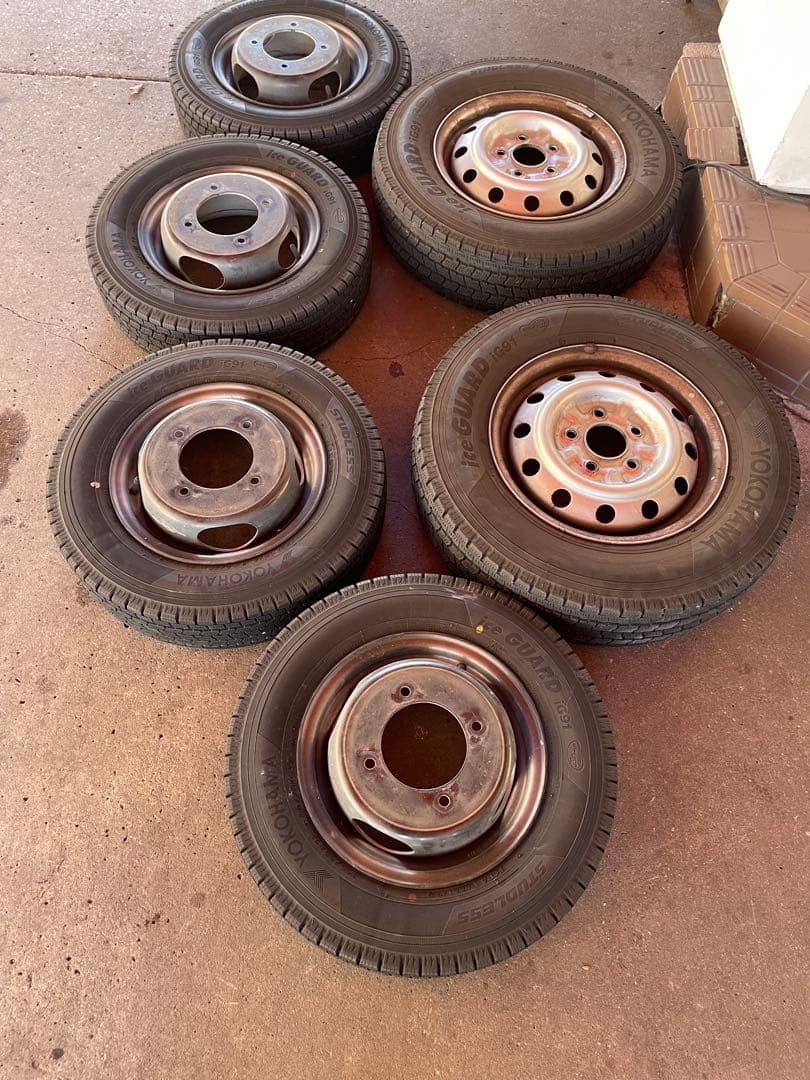 神奈川県引き取り限定　マツダ　ボンゴ　SKP2L スタッドレスタイヤ6本