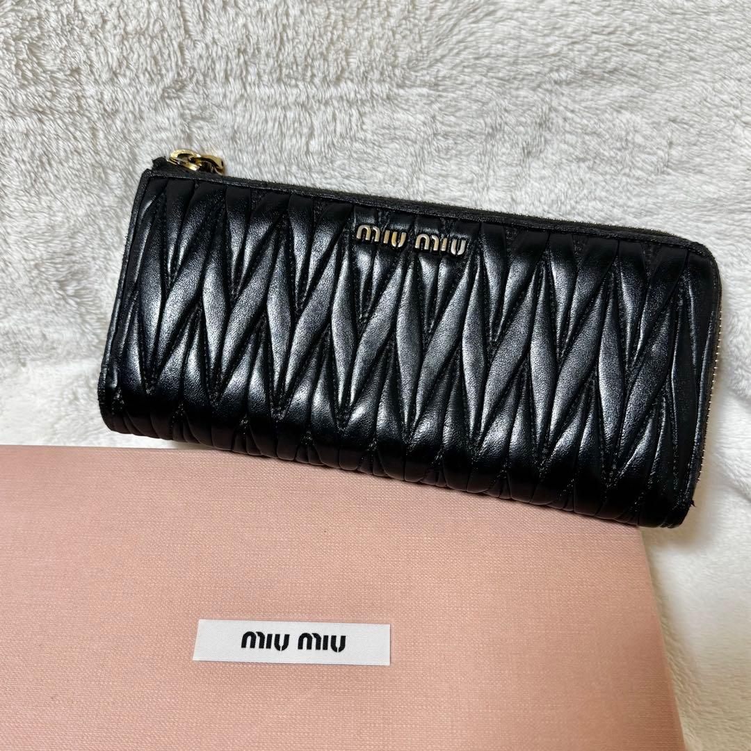 美品　ミュウミュウ MIUMIU 長財布　マテラッセ