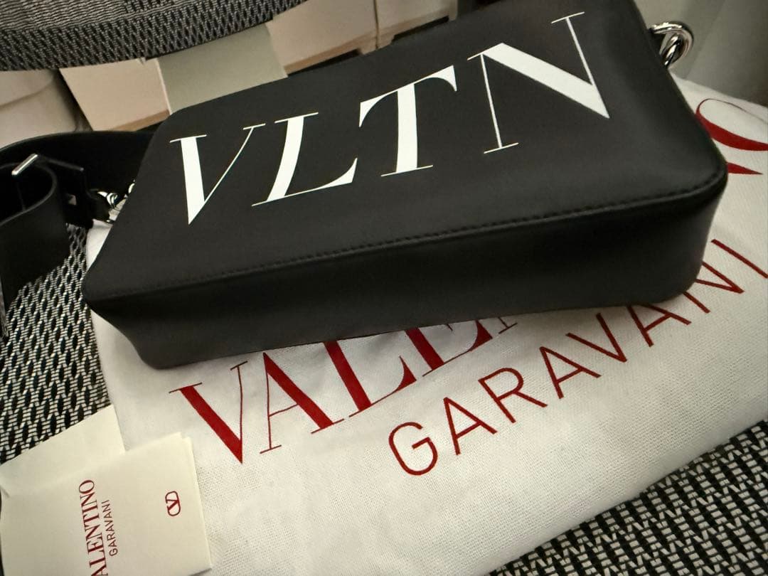 VALENTINO VLTNショルダーバッグ クロスボディ