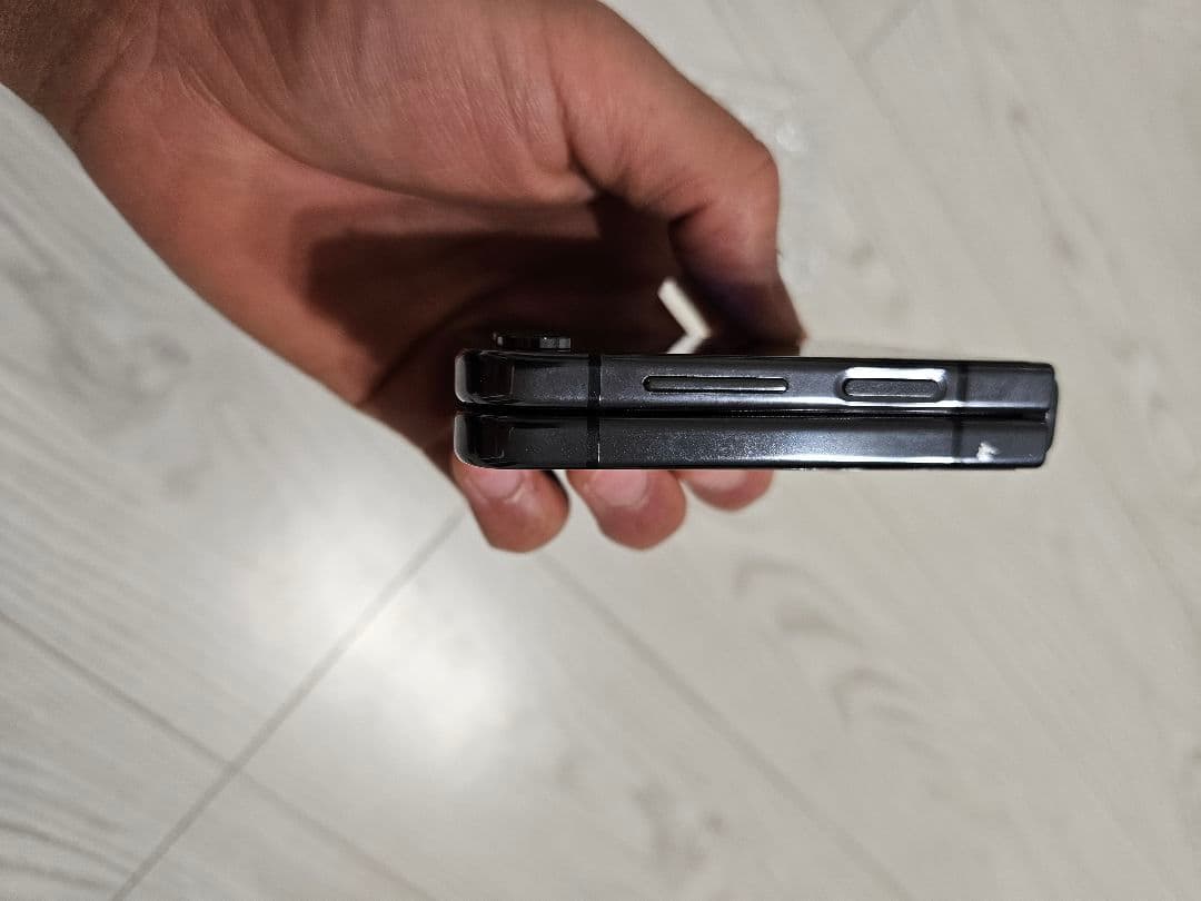 週末ゲリラ割　Galaxy　FLiP5 SIMフリー　残債無　国内版　512ギガ