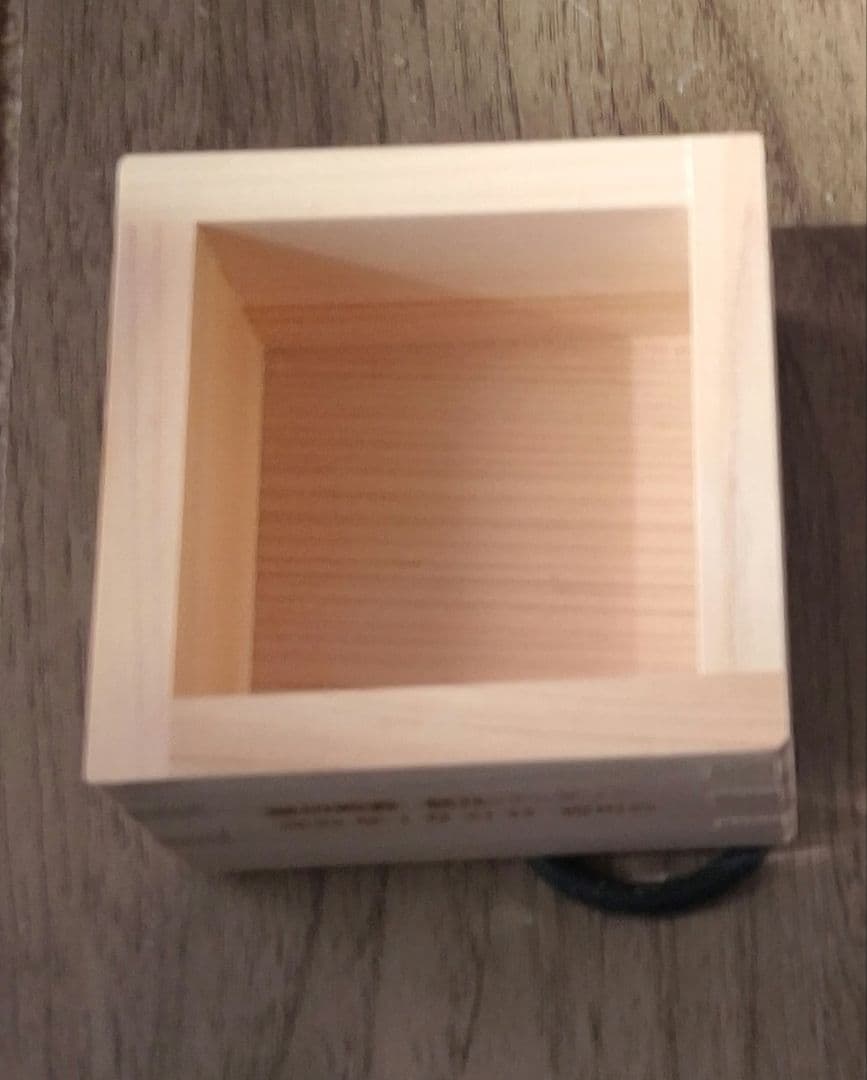 阪神タイガース岡田彰布氏2023年日本一を記念した日本酒と升のセットです。