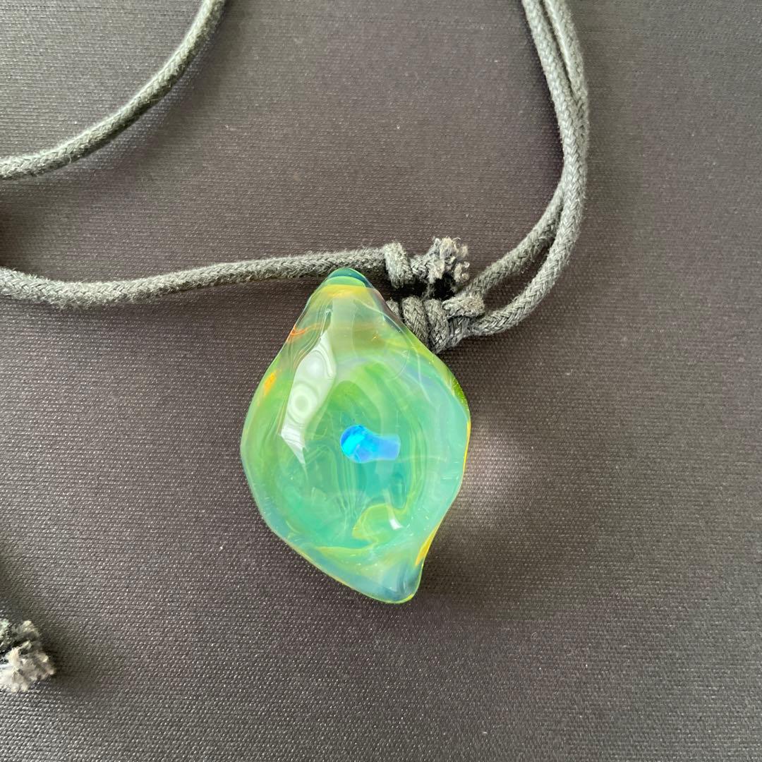 ノーザンライツ　ガラスペンダント