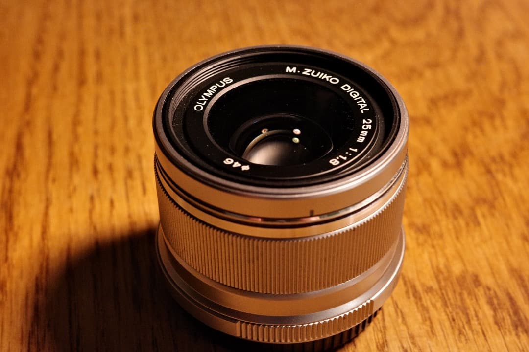 OLYMPUS M.ZUIKO DIGITAL 25mm F1.8 シルバー