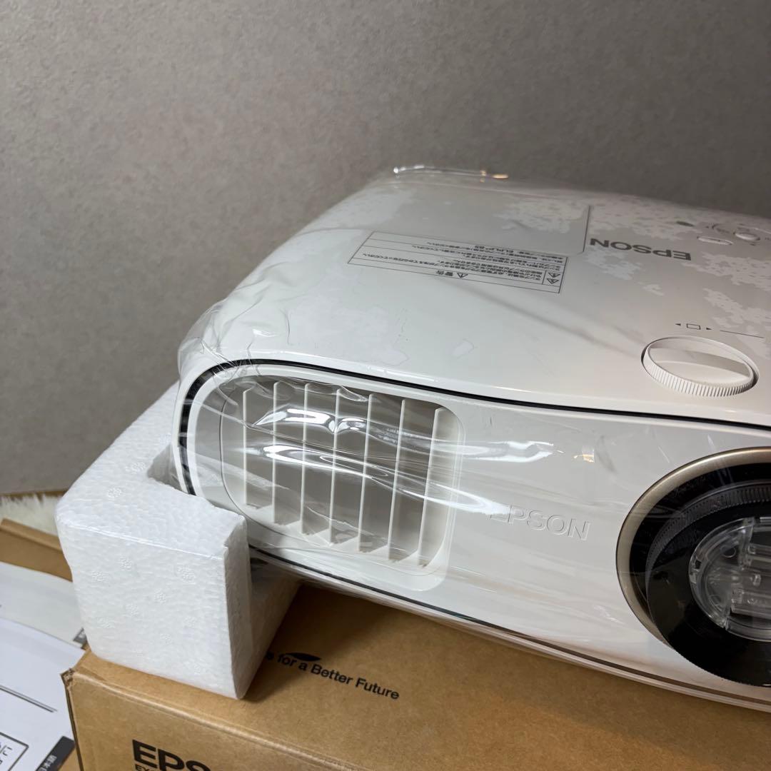 ほぼ未使用 EPSON プロジェクター EH-TW6700W ワイヤレスモデル