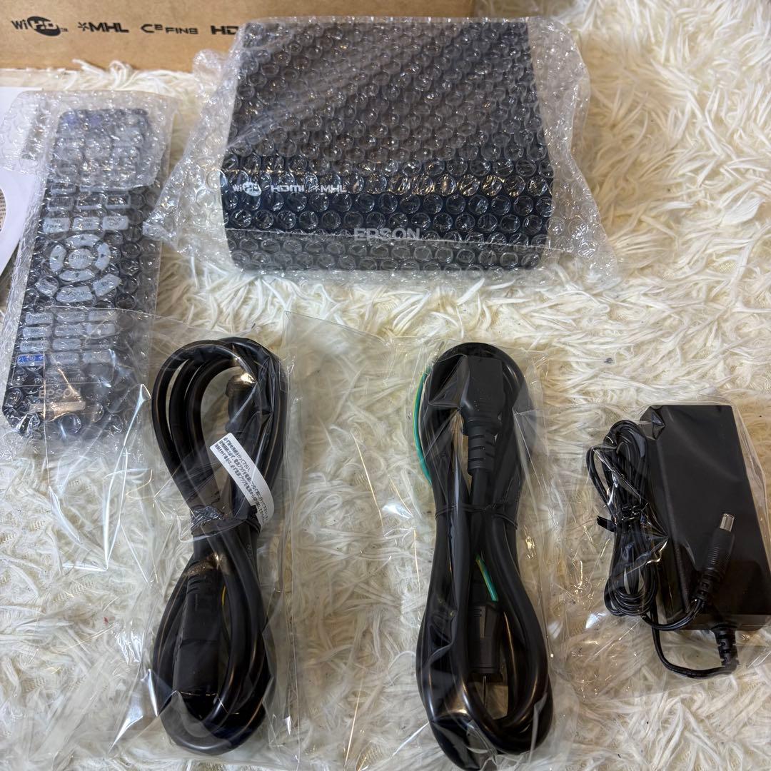 ほぼ未使用 EPSON プロジェクター EH-TW6700W ワイヤレスモデル