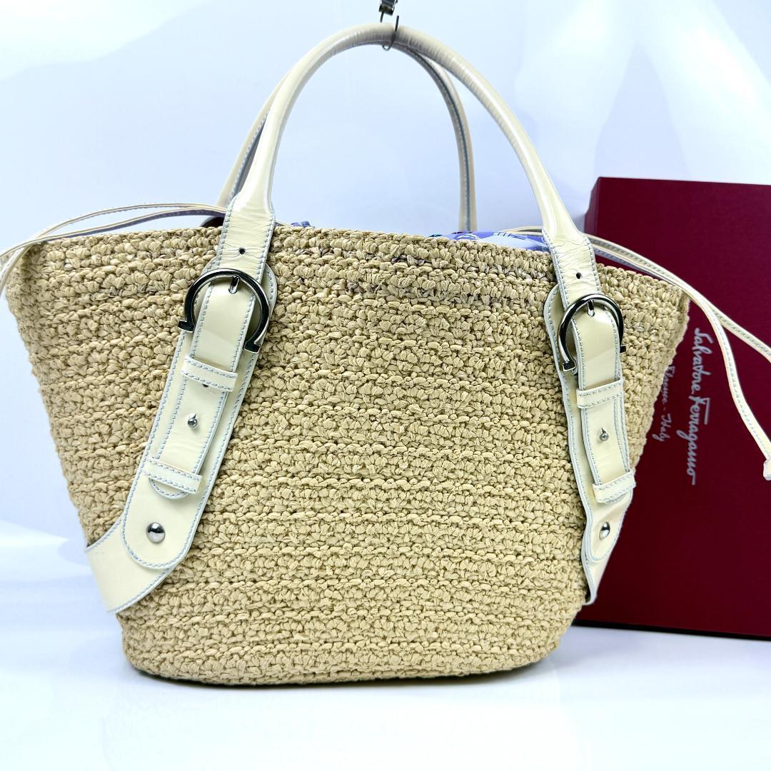 美品　サルヴァトーレフェラガモ ストロー ラタン ガンチーニ カゴバッグ