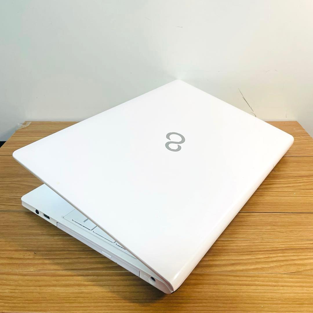 すぐ使える設定済みホワイト富士通SSDメモリ8ギガwin11オフィスDVDカメラ