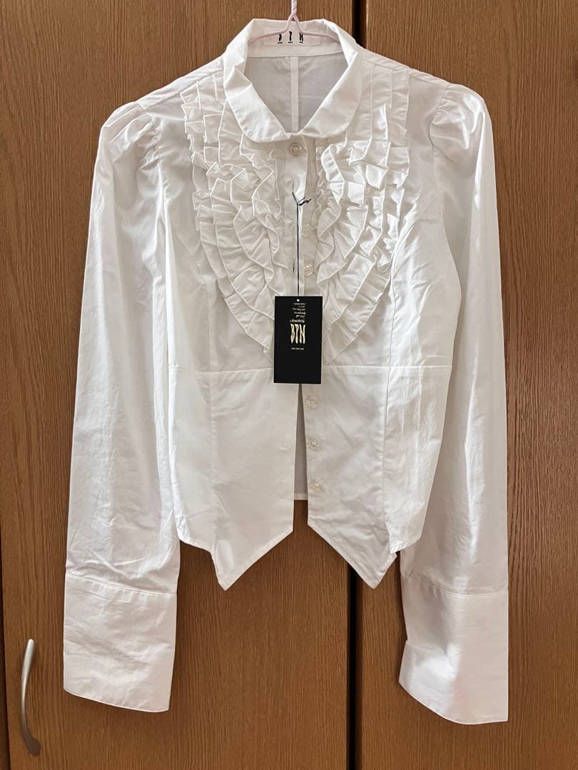 BACK PEACE NOWフリル付きホワイトシャツBPN