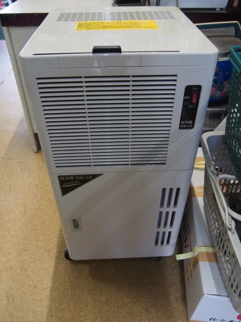 中古　ナカトミ　業務用　除湿機　ＤＭ-15　2018年