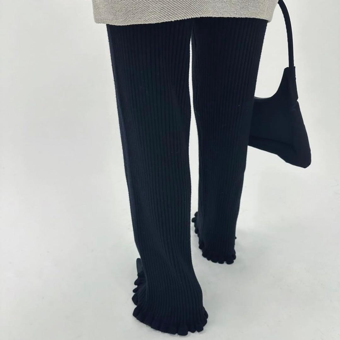 リブ編みフリル裾パンツ ブラック