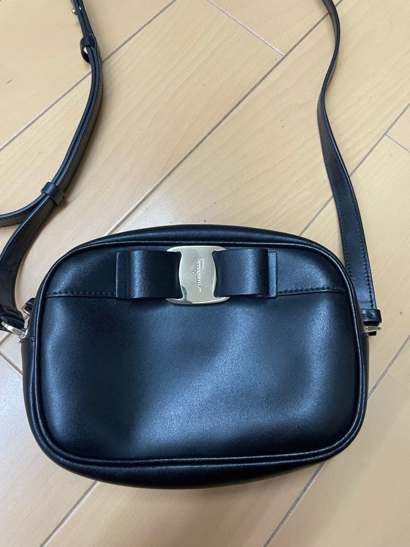 サルバトーレフェラガモ　ヴェラリボン　バッグ