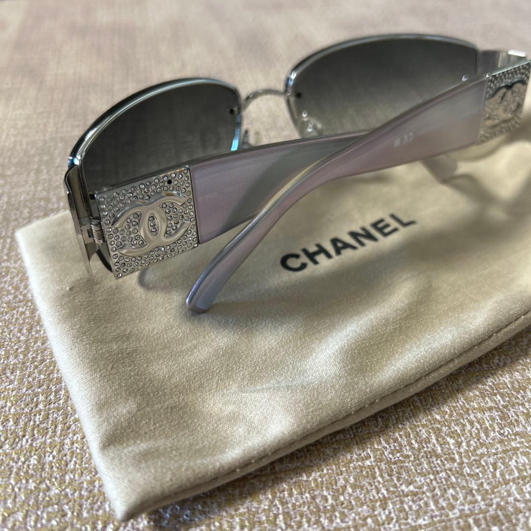 美品！CHANEL サングラス グレー シルバー フレーム