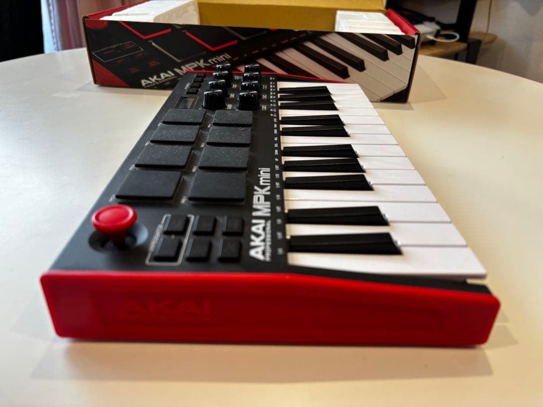 t*n様 AKAI MPK mini MIDIコントローラー