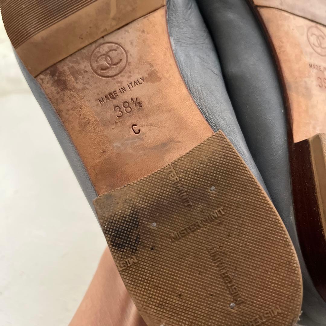 CHANEL グレー フラットシューズ
