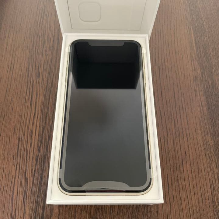 iPhone 11 White 64 GB au 新品未使用 シムフリー