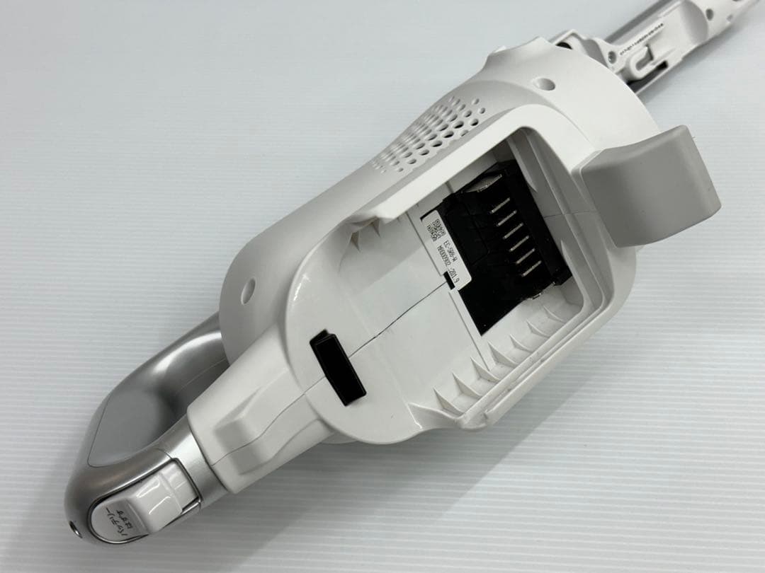 新型　動作保証品　シャープ　掃除機　本体　EC-SR8-W 白　ホワイト　中古