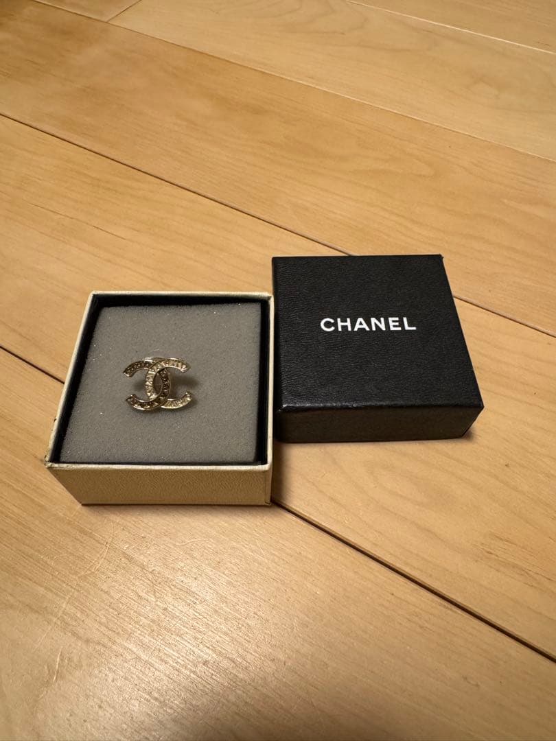 CHANEL CCロゴピアス ストーン付き　片耳
