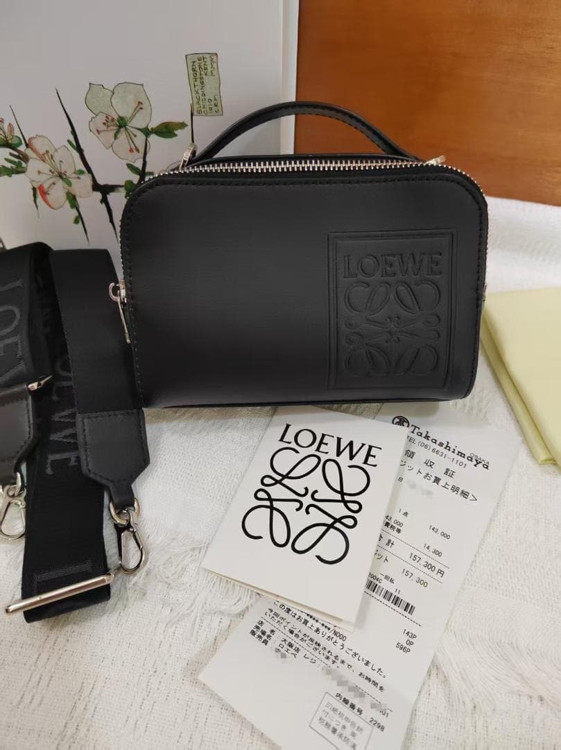 L☆OEWE ブラック ボディバッグ