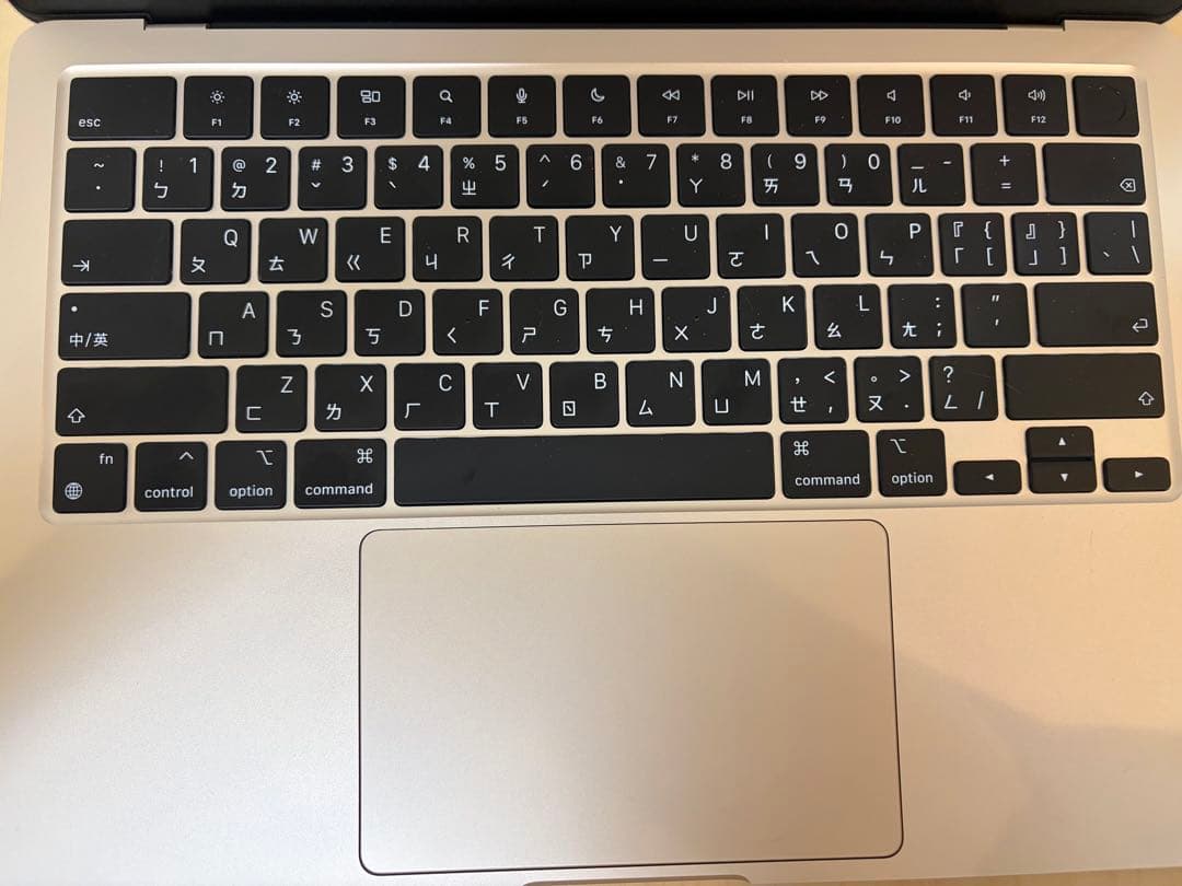 ほぼ未使用　MacBook Air 2022 M2モデル 8GB/512GB