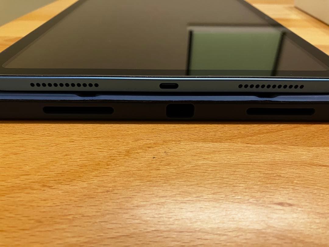 Apple iPad (第10世代) ブルー 本体　ケース、スペアフィルム付