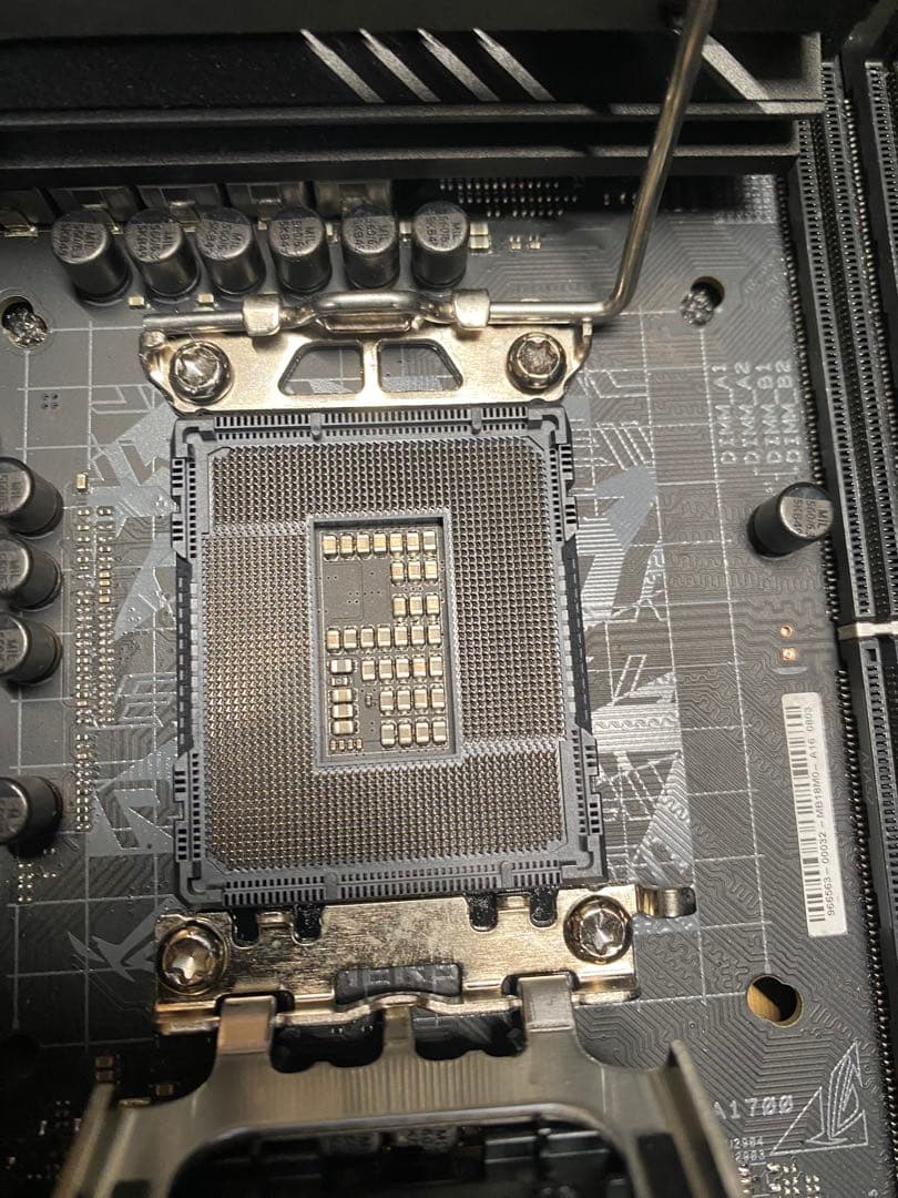 ROG STRIX Z690-F GAMING WIFI 動作未確認