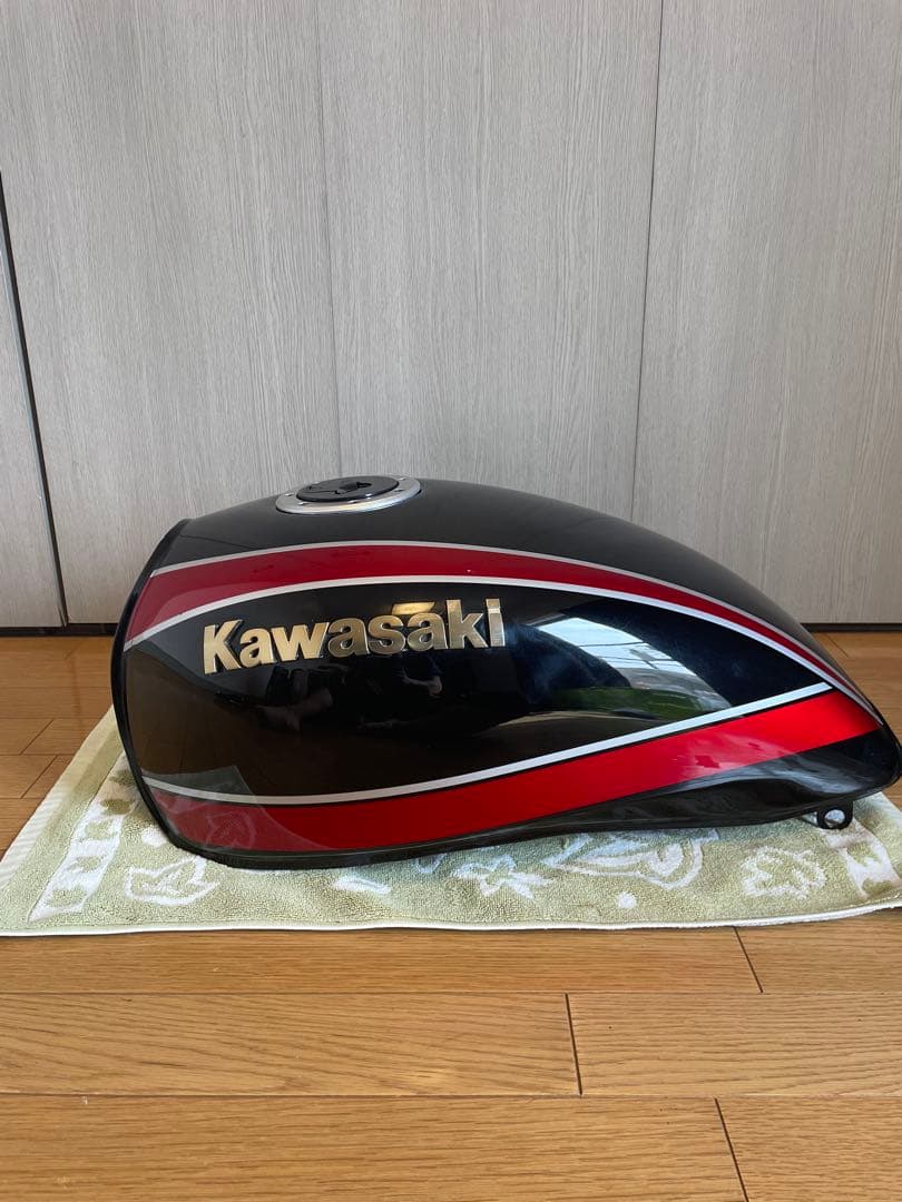 Kawasaki ゼファー750 黒赤タイガー　外装セット