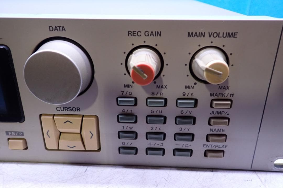 HM179#希少品 AKAI S3000XL サンプラー名機 ⊛ 電源確認のみ