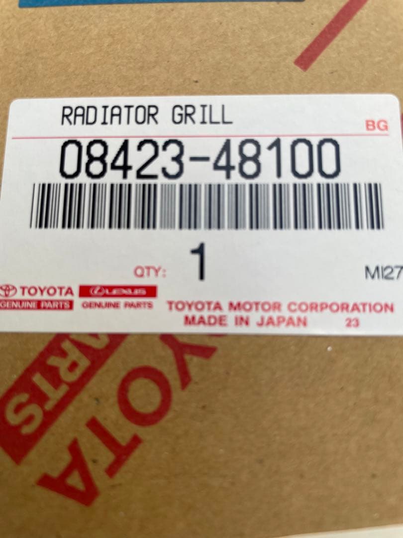 TOYOTA ハリアー　60 フロントグリル ブラック ゴールドエンブレム