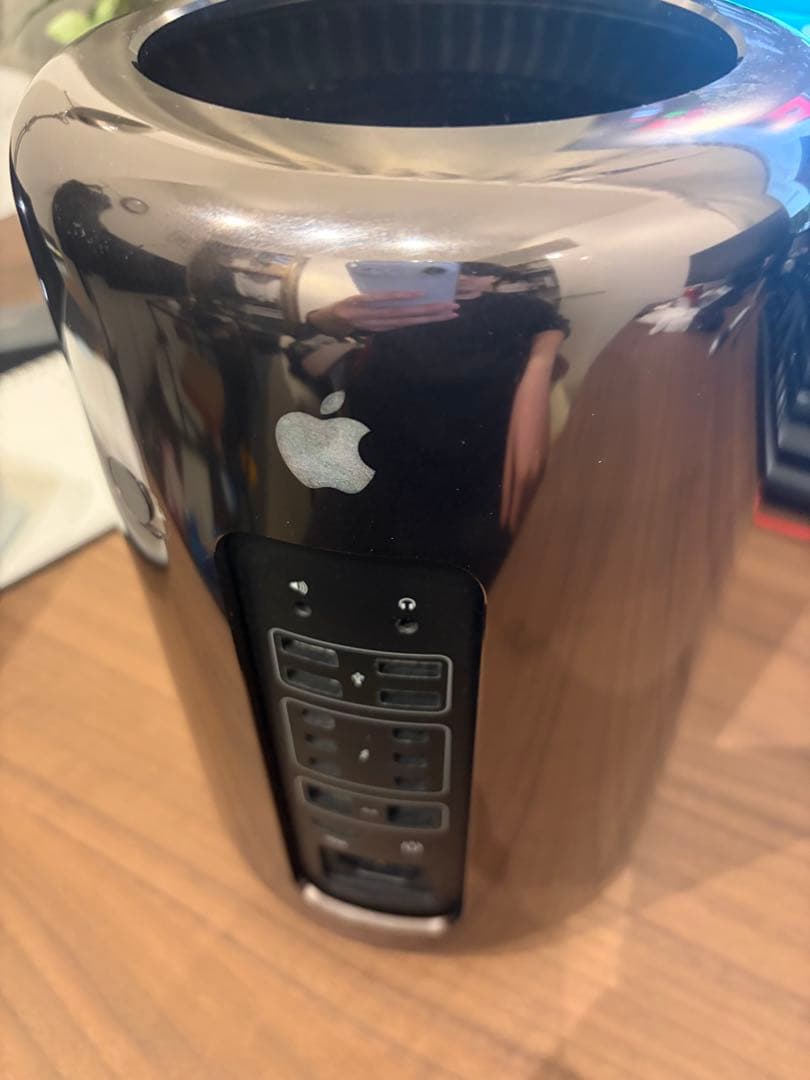 Apple Mac Pro 2013 本体
