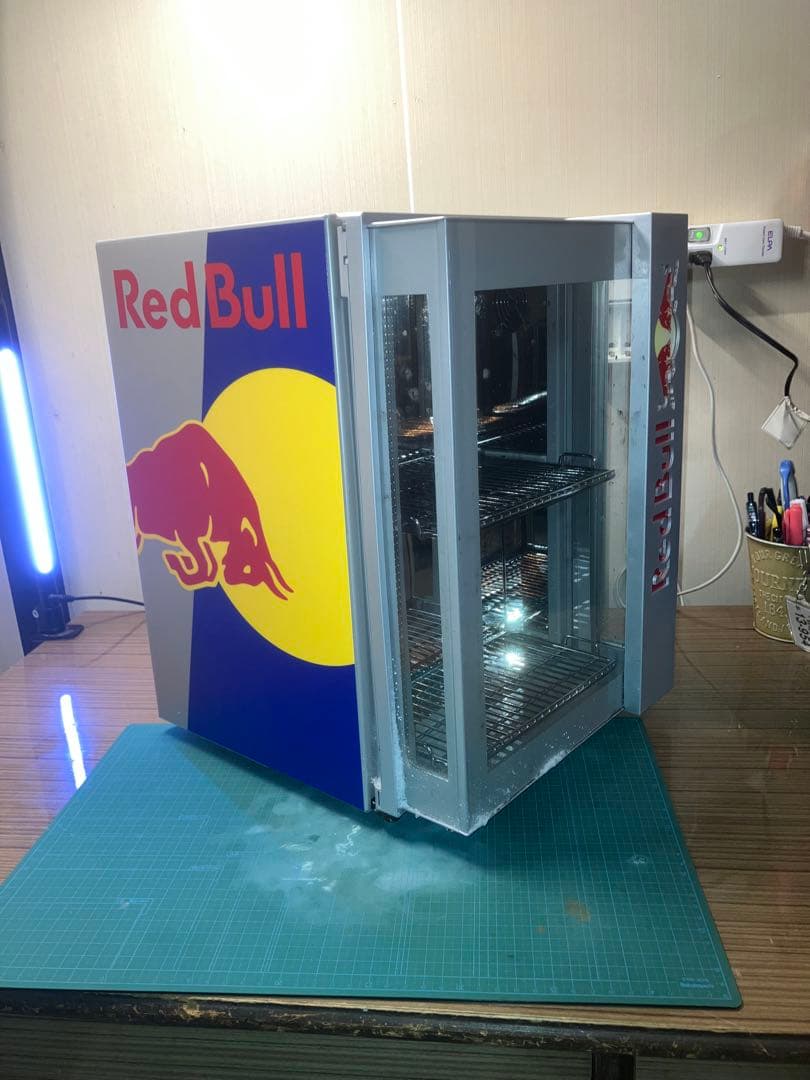 レッドブル冷蔵庫￼