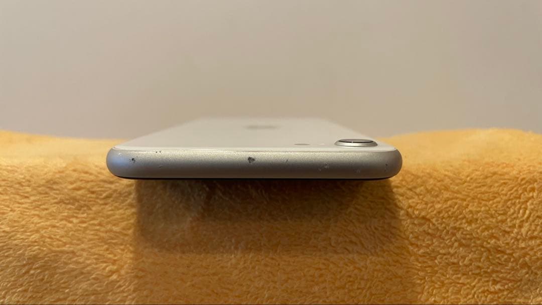 iPhone SE (第2世代) 128GB ホワイト スクリーンひび割れあり