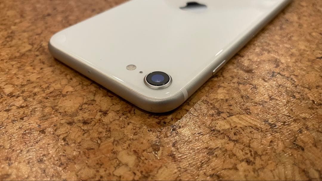 iPhone SE (第2世代) 128GB ホワイト スクリーンひび割れあり