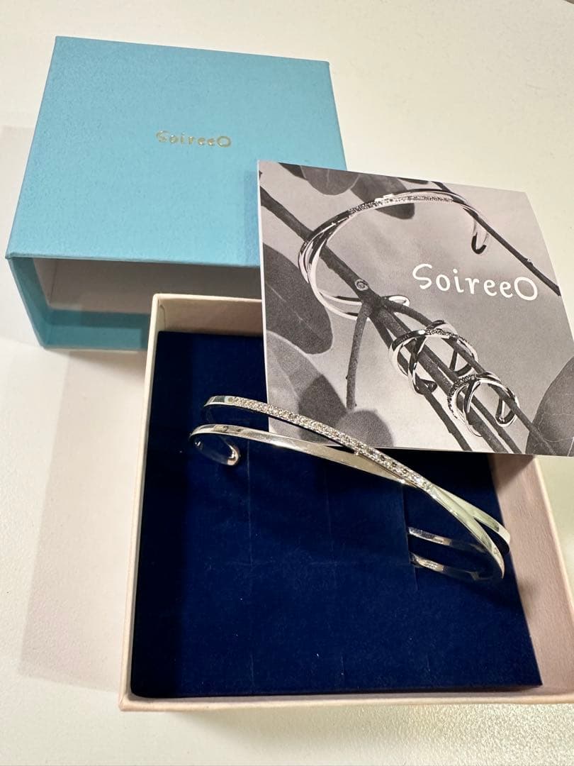 SoireeO K10ダイヤ付きクロスバングル