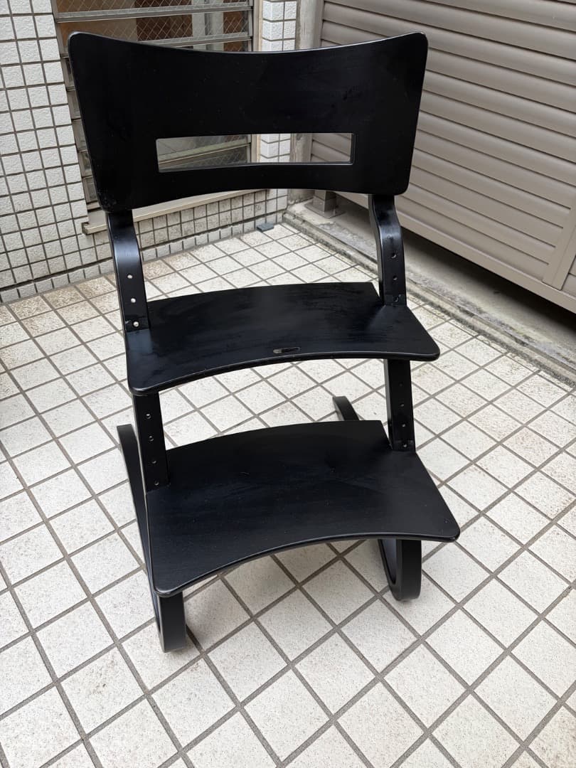 リエンダー　Leander 　ブラック木製ベビーラック・チェア